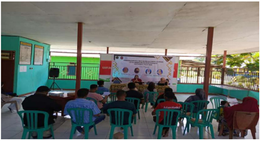 KETUA PROGRAM STUDI PENDIDIKAN BAHASA INDONESIA BERSAMA TIM MELAKSANAKAN KEGIATAN PEMBERDAYAAN DESA NELAYAN DI PULAU ARAR